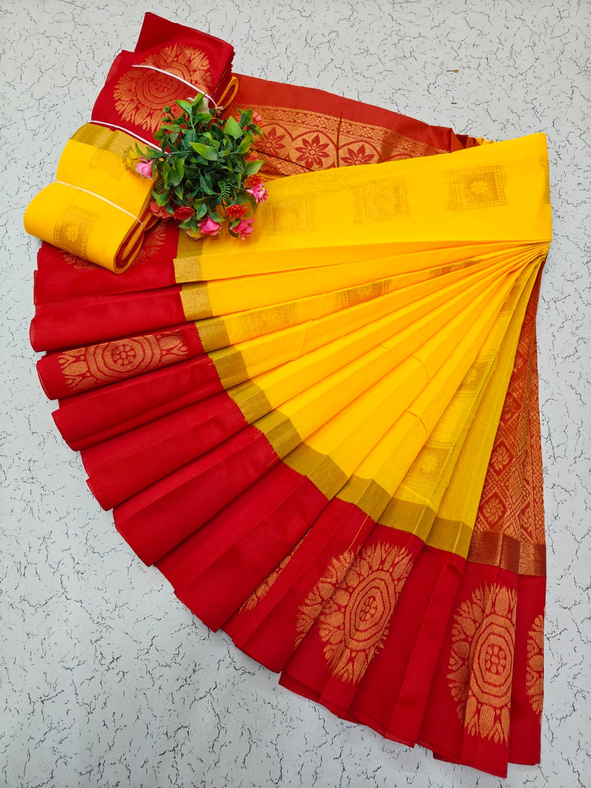 Uppada kotanji contrast border silk cotton sarees